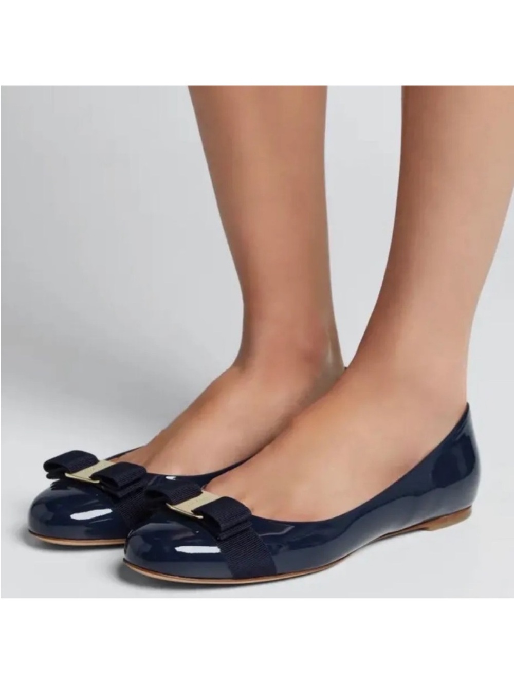 SALVATORE FERRAGAMO Varina Patent Navy Blue Leather Bow Ballet Flats EUC Sz 7.5 - Picture 2 of 12
